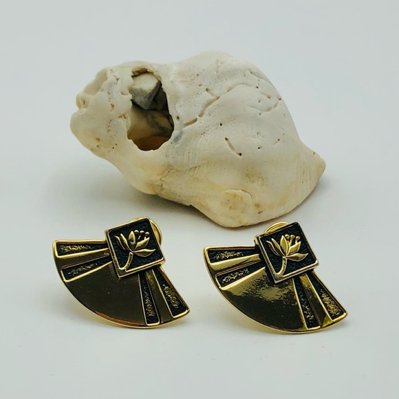 Laurel Burch Vintage Lotus Flower Gold Clip-On Earrings - Picture 2 of 9